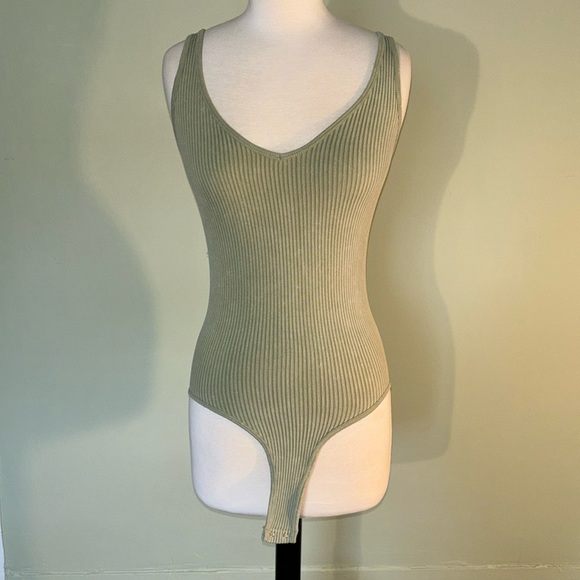 AURA sage green ribbed snap sleeveless tank bodysuit in women’s small/medium - Picture 2 of 7